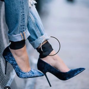 Suede blue pumps